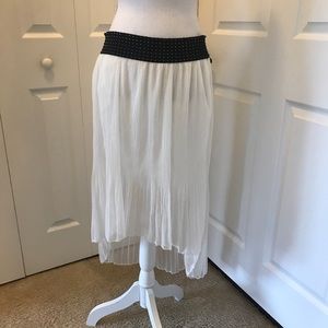 Magic High Low Off White Pleated Skirt NWOT
